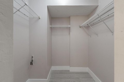 Condominio en venta en Sunrise, Florida, 1 dormitorio, 86.68 m2 № 2081855 - foto 15