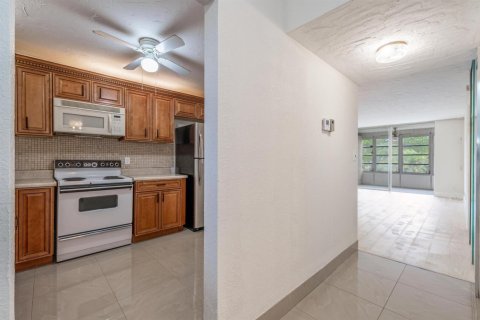 Condominio en venta en Sunrise, Florida, 1 dormitorio, 86.68 m2 № 2081855 - foto 2