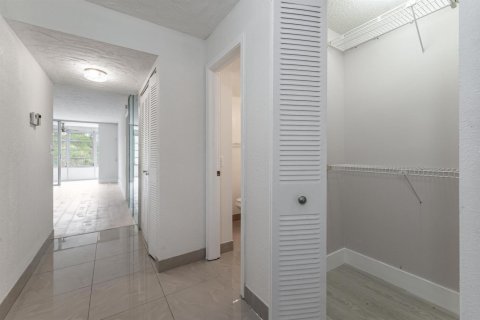Condominio en venta en Sunrise, Florida, 1 dormitorio, 86.68 m2 № 2081855 - foto 16