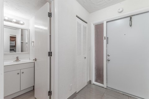 Condominio en venta en Sunrise, Florida, 1 dormitorio, 86.68 m2 № 2081855 - foto 10