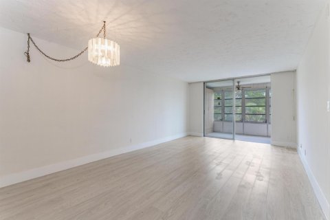 Condominio en venta en Sunrise, Florida, 1 dormitorio, 86.68 m2 № 2081855 - foto 9