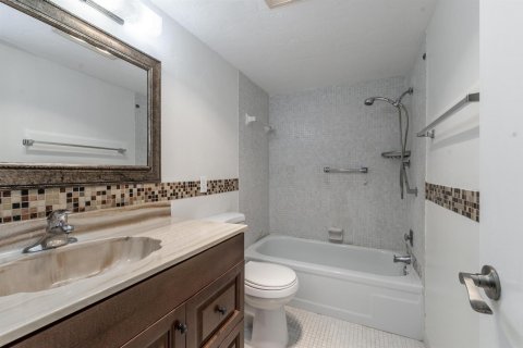 Condominio en venta en Sunrise, Florida, 1 dormitorio, 86.68 m2 № 2081855 - foto 7