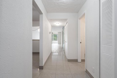 Condominio en venta en Sunrise, Florida, 1 dormitorio, 86.68 m2 № 2081855 - foto 4