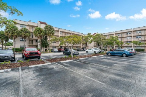 Condominio en venta en Sunrise, Florida, 1 dormitorio, 86.68 m2 № 2081855 - foto 17