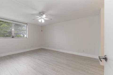 Condominio en venta en Sunrise, Florida, 1 dormitorio, 86.68 m2 № 2081855 - foto 11