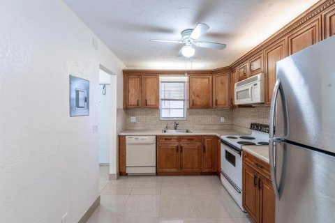 Condominio en venta en Sunrise, Florida, 1 dormitorio, 86.68 m2 № 2081855 - foto 1