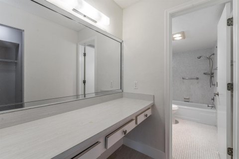 Condominio en venta en Sunrise, Florida, 1 dormitorio, 86.68 m2 № 2081855 - foto 14