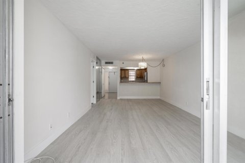 Condominio en venta en Sunrise, Florida, 1 dormitorio, 86.68 m2 № 2081855 - foto 6