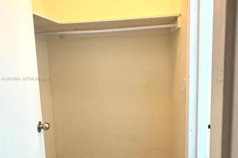Appartement à louer à Miami Beach, Floride: 41.81 m2 № 2248882 - photo 8