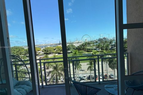 Condo in Miami, Florida, 1 bedroom  № 2082015 - photo 11