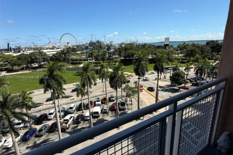 Condo in Miami, Florida, 1 bedroom  № 2082015 - photo 12