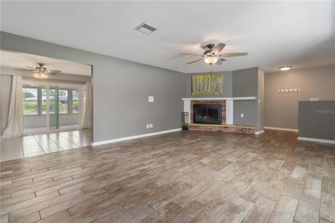 House in Merrit Island, Florida 3 bedrooms, 141.21 sq.m. № 1918273 - photo 9