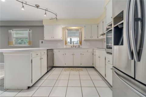House in Merrit Island, Florida 3 bedrooms, 141.21 sq.m. № 1918273 - photo 15