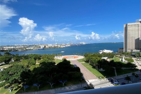 Copropriété à louer à Miami, Floride: 2 chambres, 126.07 m2 № 2394462 - photo 2