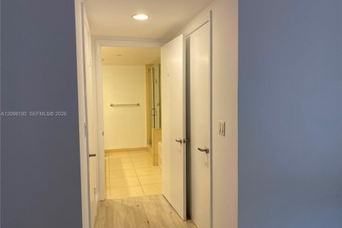 Copropriété à louer à Miami, Floride: 2 chambres, 126.07 m2 № 2394462 - photo 13