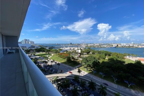 Copropriété à louer à Miami, Floride: 2 chambres, 126.07 m2 № 2394462 - photo 3