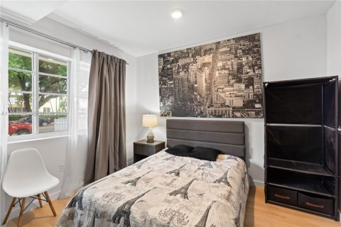 Condo in Miami Beach, Florida, 2 bedrooms  № 2009647 - photo 12