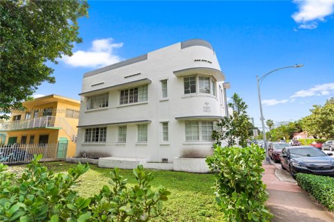 Condo in Miami Beach, Florida, 2 bedrooms  № 2009647 - photo 17