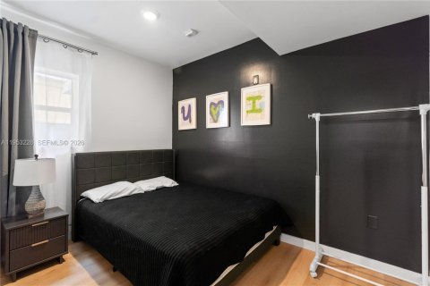 Condo in Miami Beach, Florida, 2 bedrooms  № 2009647 - photo 6