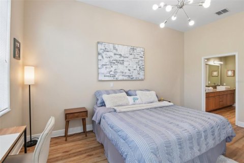 Townhouse in Tarpon Springs, Florida 3 bedrooms, 211.35 sq.m. № 2234495 - photo 17