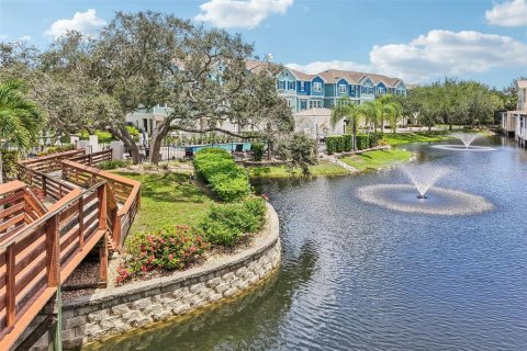 Townhouse in Tarpon Springs, Florida 3 bedrooms, 211.35 sq.m. № 2234495 - photo 2