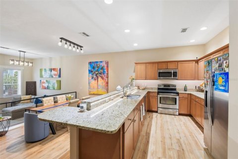 Townhouse in Tarpon Springs, Florida 3 bedrooms, 211.35 sq.m. № 2234495 - photo 9