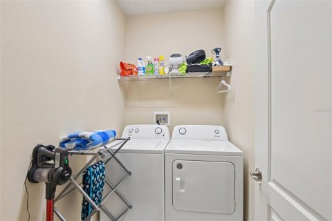 Townhouse in Tarpon Springs, Florida 3 bedrooms, 211.35 sq.m. № 2234495 - photo 23