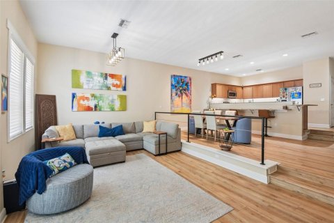 Townhouse in Tarpon Springs, Florida 3 bedrooms, 211.35 sq.m. № 2234495 - photo 4