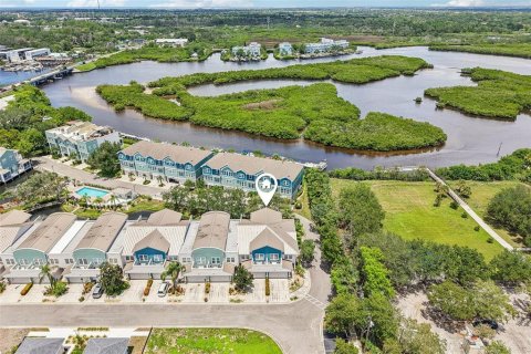 Townhouse in Tarpon Springs, Florida 3 bedrooms, 211.35 sq.m. № 2234495 - photo 29