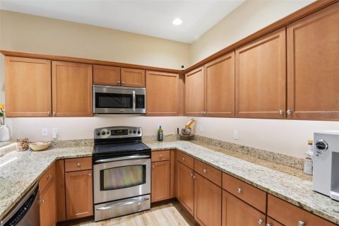 Townhouse in Tarpon Springs, Florida 3 bedrooms, 211.35 sq.m. № 2234495 - photo 10