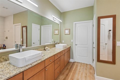 Townhouse in Tarpon Springs, Florida 3 bedrooms, 211.35 sq.m. № 2234495 - photo 18
