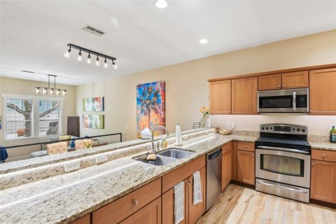 Townhouse in Tarpon Springs, Florida 3 bedrooms, 211.35 sq.m. № 2234495 - photo 11