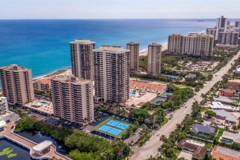 Condo in Riviera Beach, Florida, 2 bedrooms  № 1831980 - photo 2