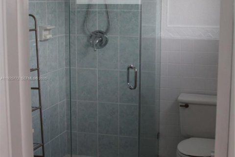 Снять в аренду кондоминиум в Помпано-Бич, Флорида 2 спальни, 82.68м2, № 1986363 - фото 8