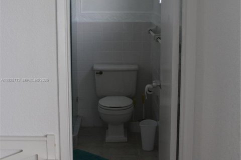 Снять в аренду кондоминиум в Помпано-Бич, Флорида 2 спальни, 82.68м2, № 1986363 - фото 9