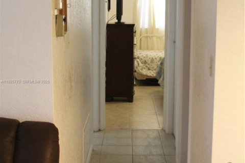 Снять в аренду кондоминиум в Помпано-Бич, Флорида 2 спальни, 82.68м2, № 1986363 - фото 17