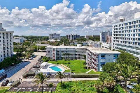 Снять в аренду кондоминиум в Помпано-Бич, Флорида 2 спальни, 82.68м2, № 1986363 - фото 2