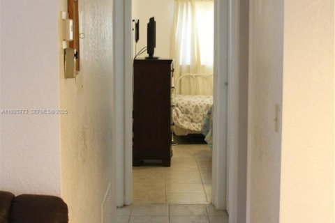 Снять в аренду кондоминиум в Помпано-Бич, Флорида 2 спальни, 82.68м2, № 1986363 - фото 18