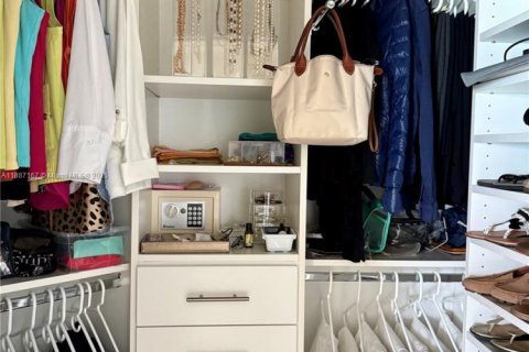 Купить кондоминиум в Халландейл-Бич, Флорида 3 спальни, 162.02м2, № 2012217 - фото 17