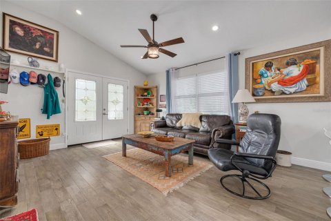 House in Palm Harbor, Florida 3 bedrooms, 131.55 sq.m. № 1618692 - photo 5