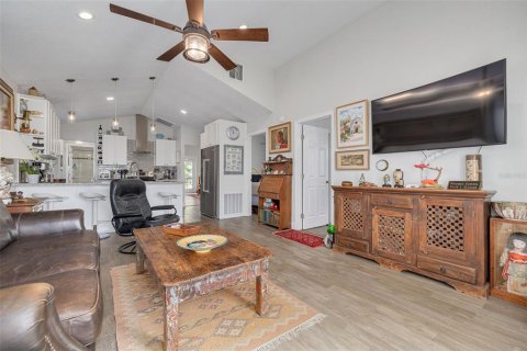 House in Palm Harbor, Florida 3 bedrooms, 131.55 sq.m. № 1618692 - photo 6