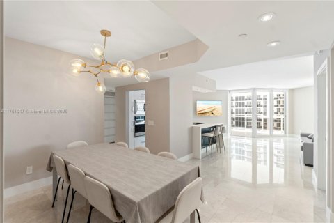 Condominio en venta en Miami Beach, Florida, 2 dormitorios, 144 m2 № 1960303 - foto 10