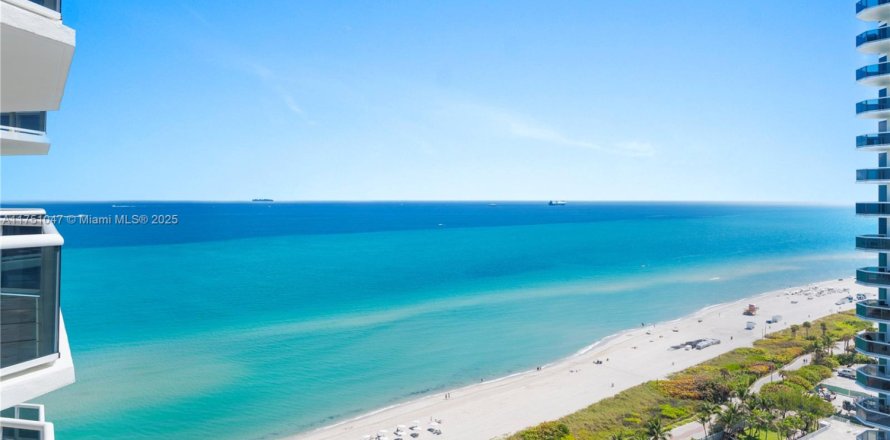 Condominio en Miami Beach, Florida, 2 dormitorios  № 1960303