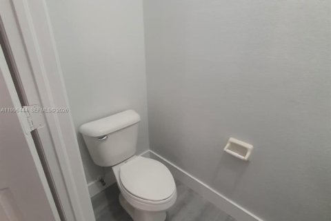 Adosado en venta en Miami, Florida, 3 dormitorios, 164.44 m2 № 2058523 - foto 4