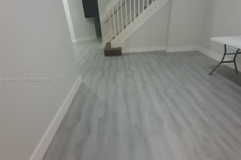 Adosado en venta en Miami, Florida, 3 dormitorios, 164.44 m2 № 2058523 - foto 2