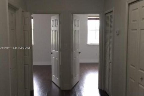 Adosado en venta en Miami, Florida, 3 dormitorios, 164.44 m2 № 2058523 - foto 9