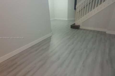 Adosado en venta en Miami, Florida, 3 dormitorios, 164.44 m2 № 2058523 - foto 8