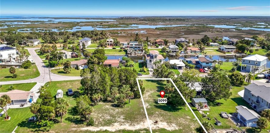 Terreno en Hernando Beach, Florida № 2302659