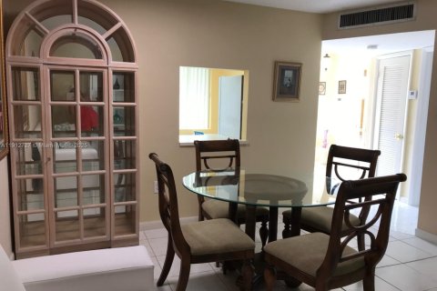 Copropriété à vendre à Miami, Floride: 1 chambre, 83.43 m2 № 1969108 - photo 1