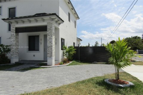 Купить виллу или дом в Майами, Флорида 4 спальни, 240.25м2, № 1596998 - фото 28